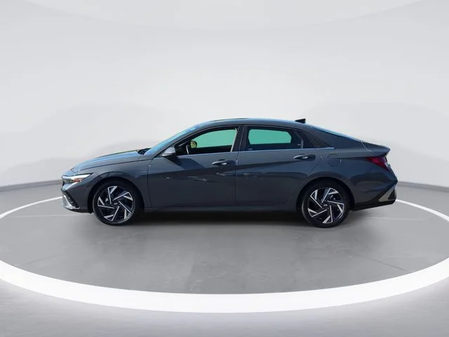 Used 2025 Gray Hyundai SEL Convenience image 5