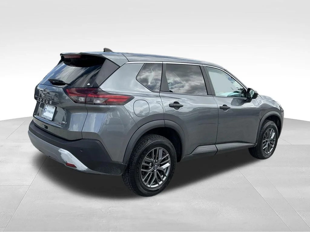 Used 2023 Gray Nissan S image 7