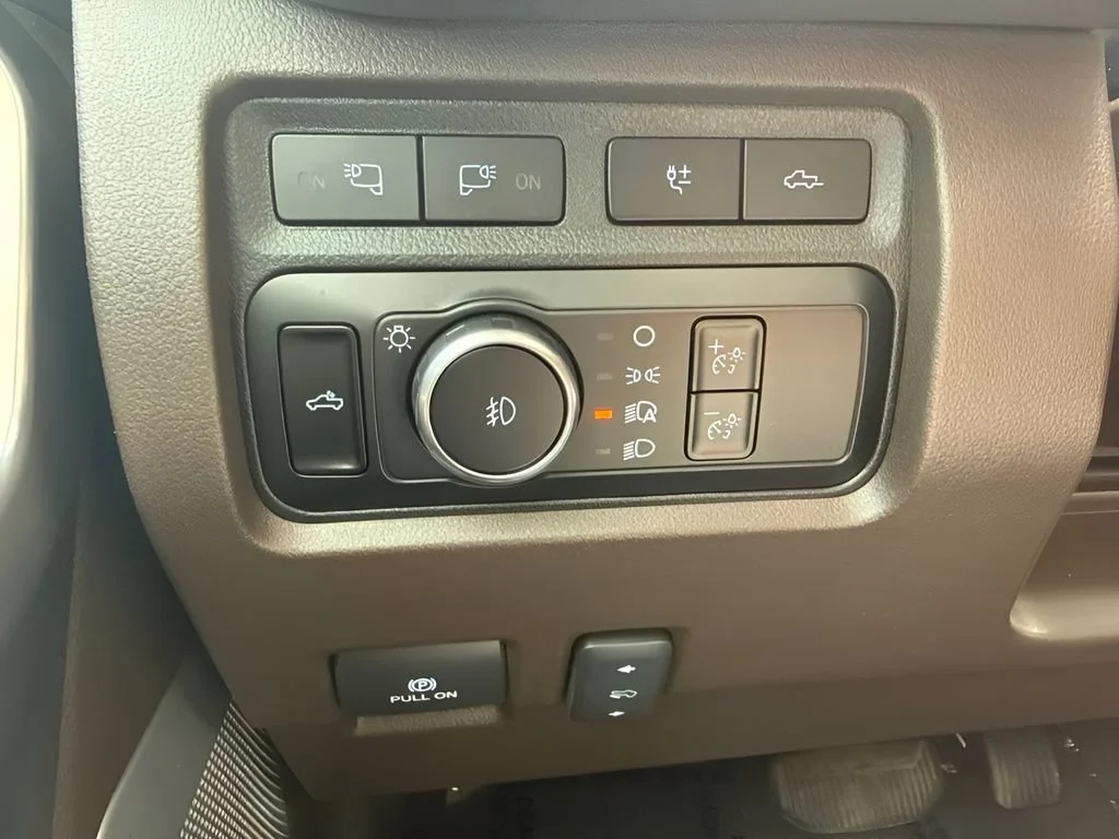 Used 2023  Ford XL image 20