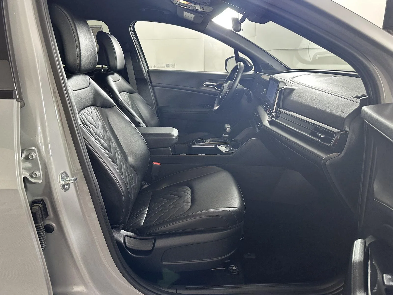 Used 2025 Wolf Gray Kia X-Line image 29