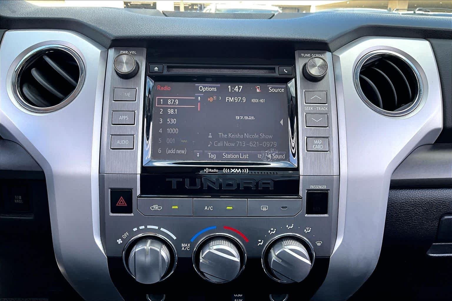 Used 2014 Black Toyota SR5 image 34