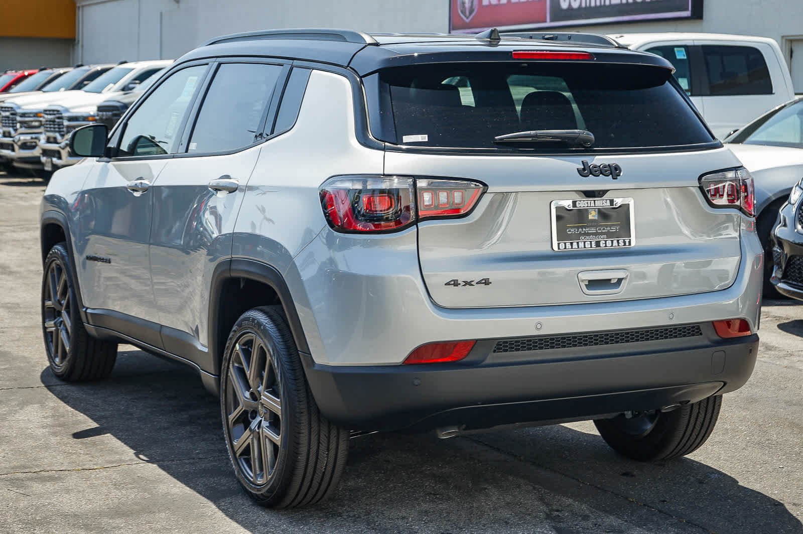 New 2026 Silver Zynith Metallic Clear-Coat Exterior Paint Jeep Limited Altitude image 6
