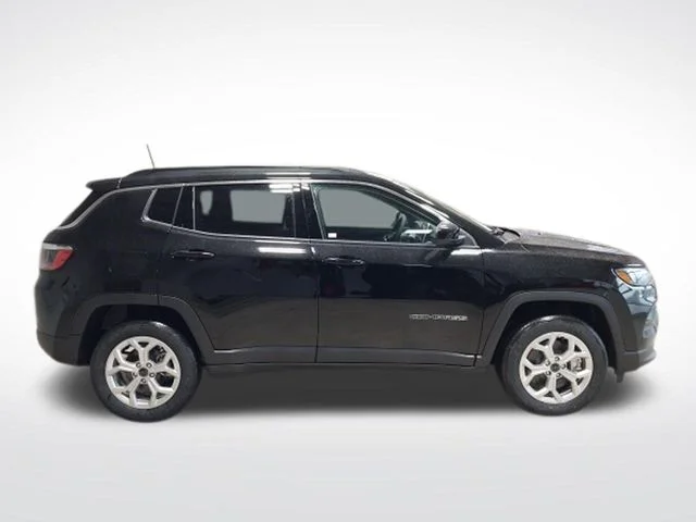 New 2026 Black Jeep Latitude image 26