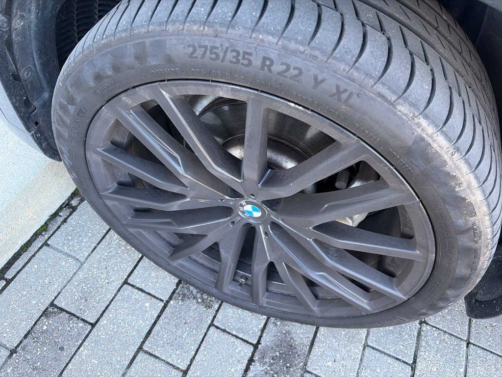 Used 2023 Black Sapphire Metallic BMW xDrive40i image 9