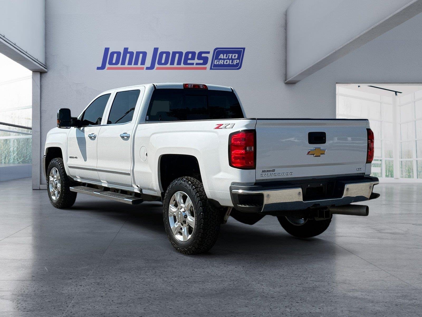 Used 2019 Iridescent Pearl Tricoat Chevrolet LTZ image 5