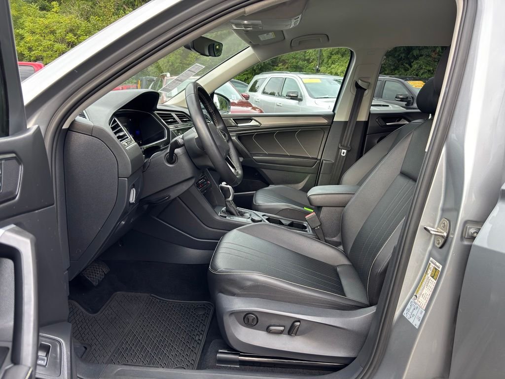 Used 2022 Gray Volkswagen 2.0T SE image 17
