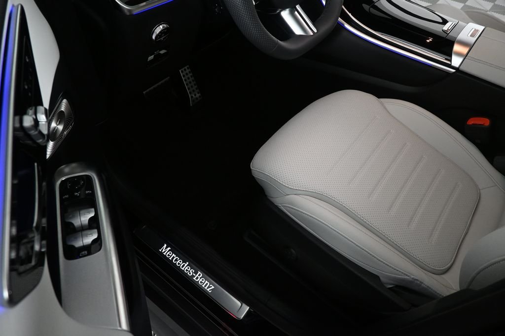 New 2026 Obsidian Black Metallic Mercedes-Benz GLC 300 image 7