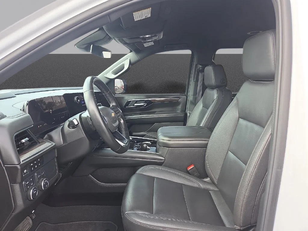 Used 2025 Summit White Chevrolet LT image 16