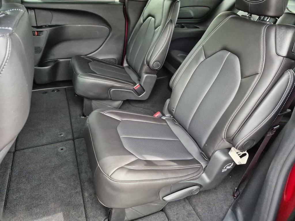 New 2027 Red Hot Pearl-Coat Exterior Paint Chrysler Select image 20