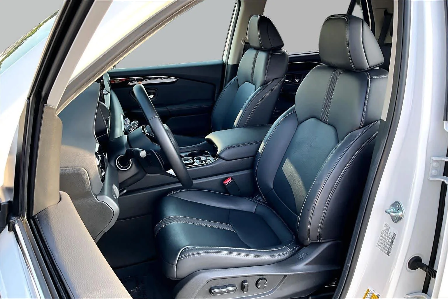 Used 2025 Platinum White Pearl Honda EX-L image 8