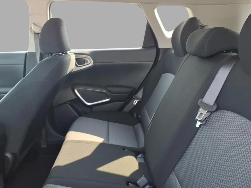 Used 2023 White Kia S image 9