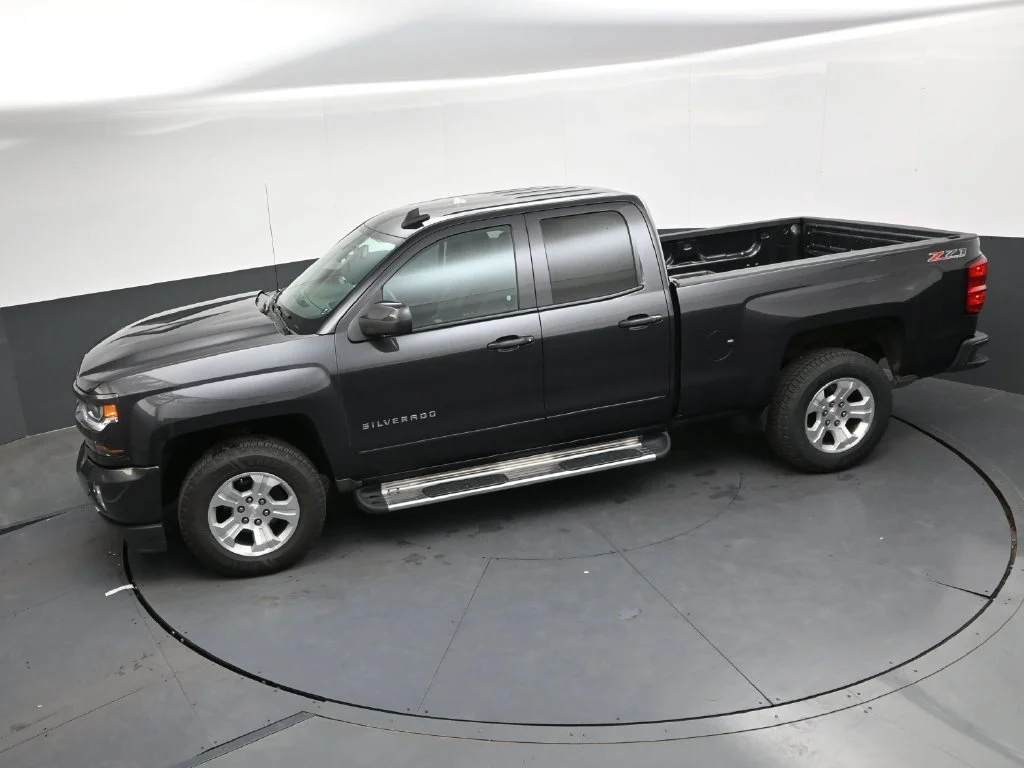 Used 2016 Tungsten Metallic Chevrolet LT image 19