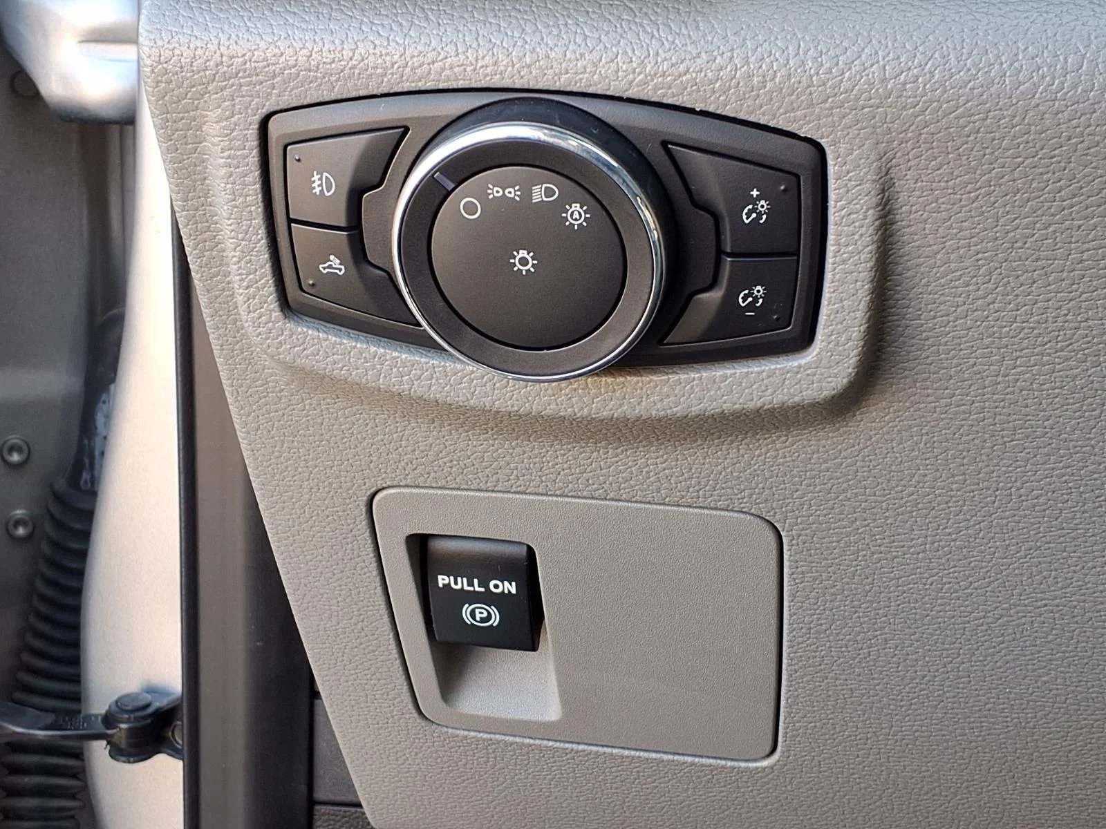 Used 2016 Silver Ford XLT image 24