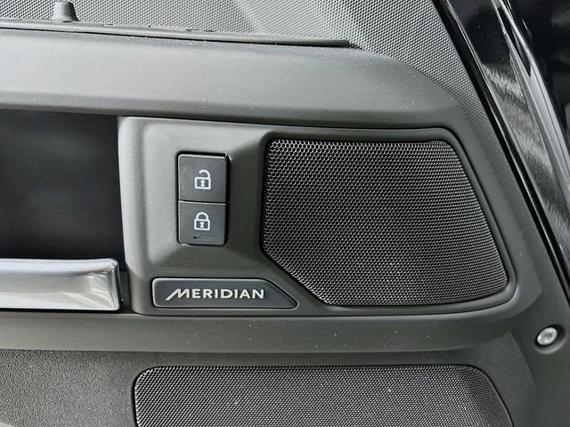 Used 2026  Land Rover S image 20