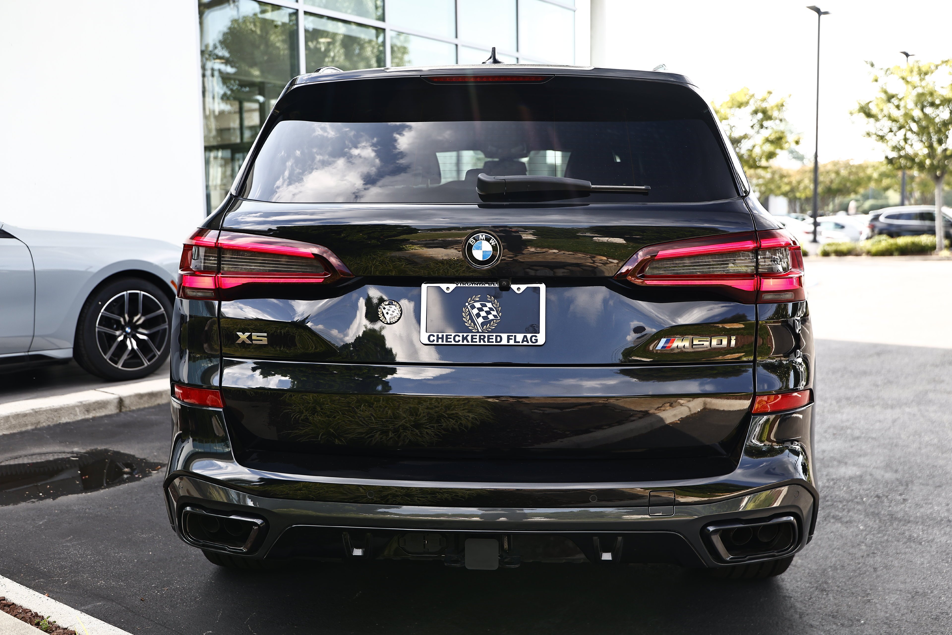 Used 2023 Black Sapphire Metallic BMW M50i image 13