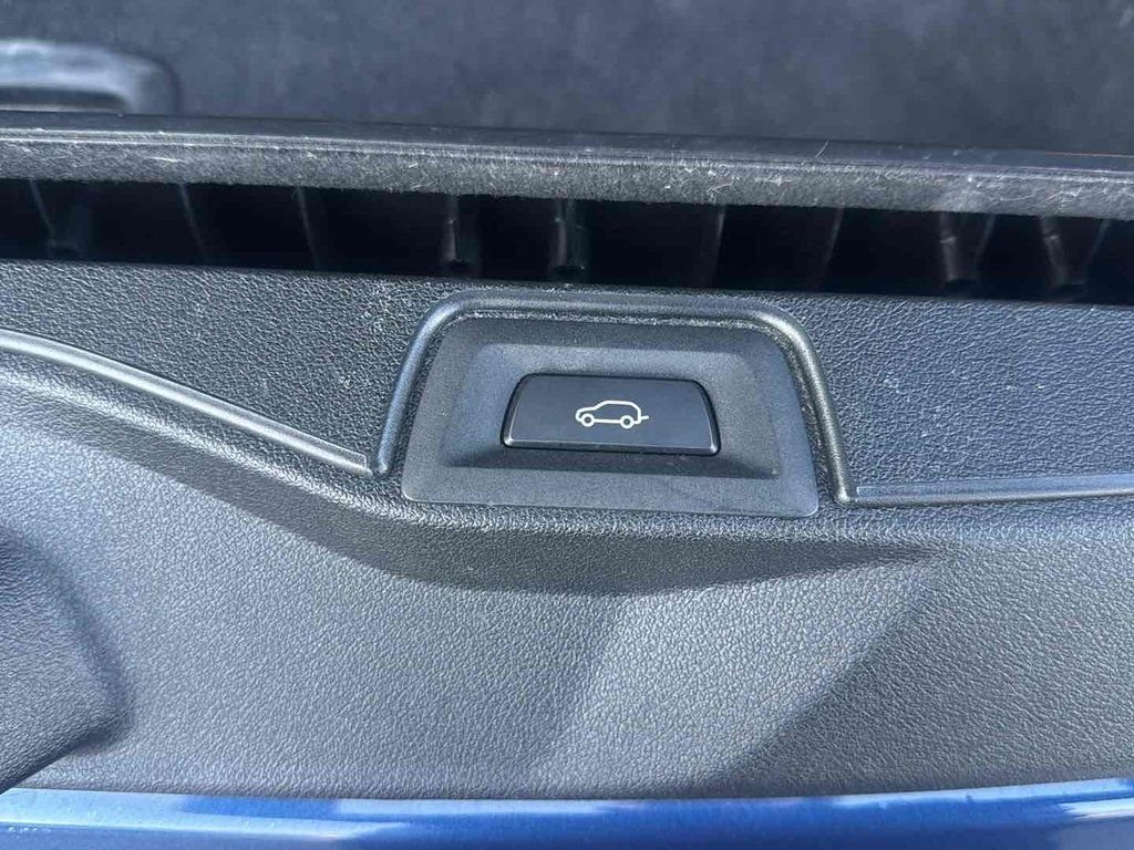 Used 2020 Blue BMW xDrive40i image 27