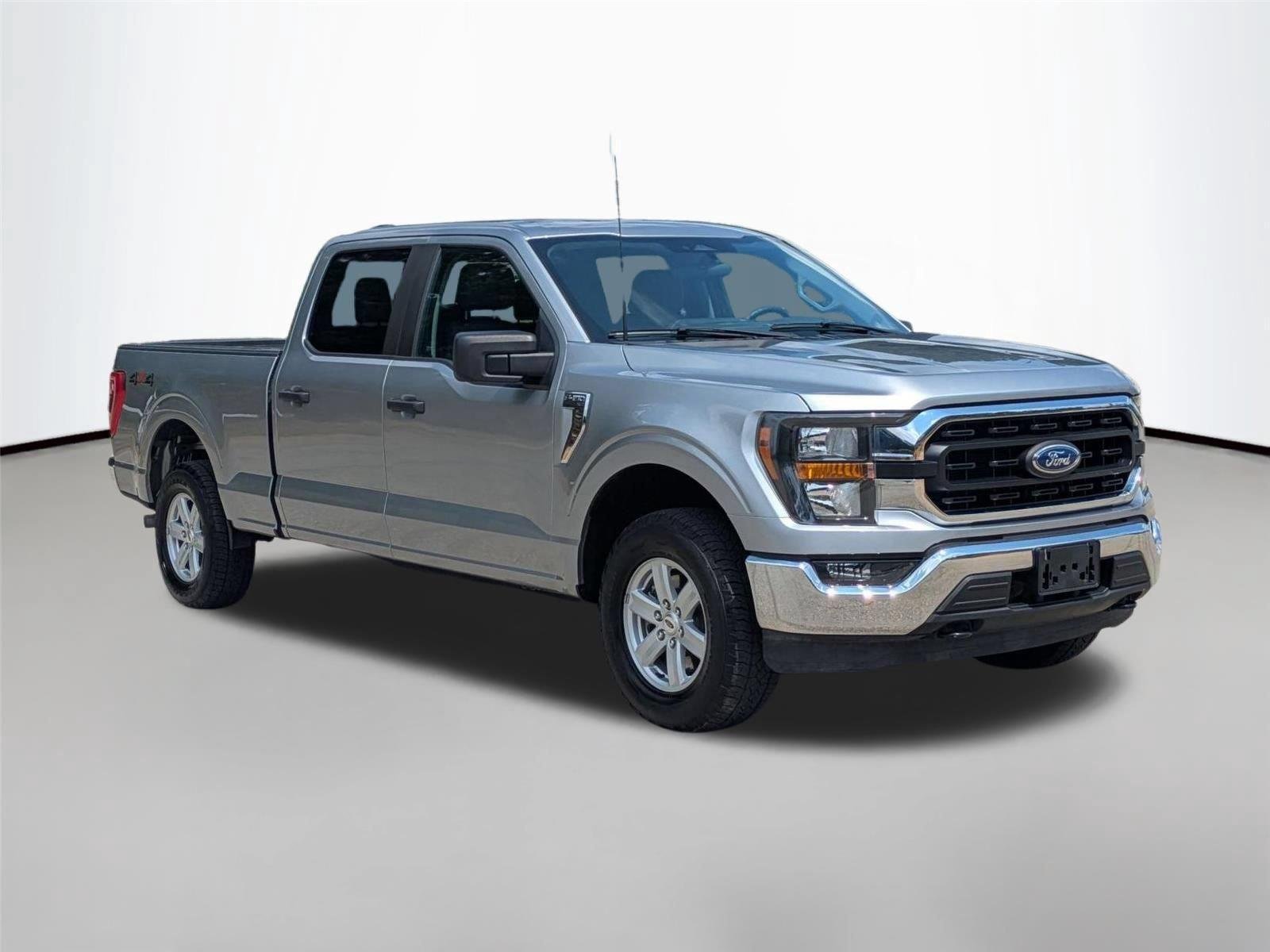 Used 2023 Iconic Silver Metallic Ford XLT image 3