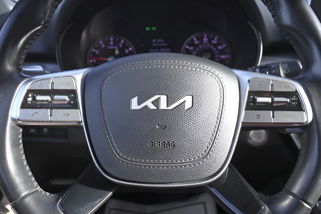 Used 2022 White Kia S image 20