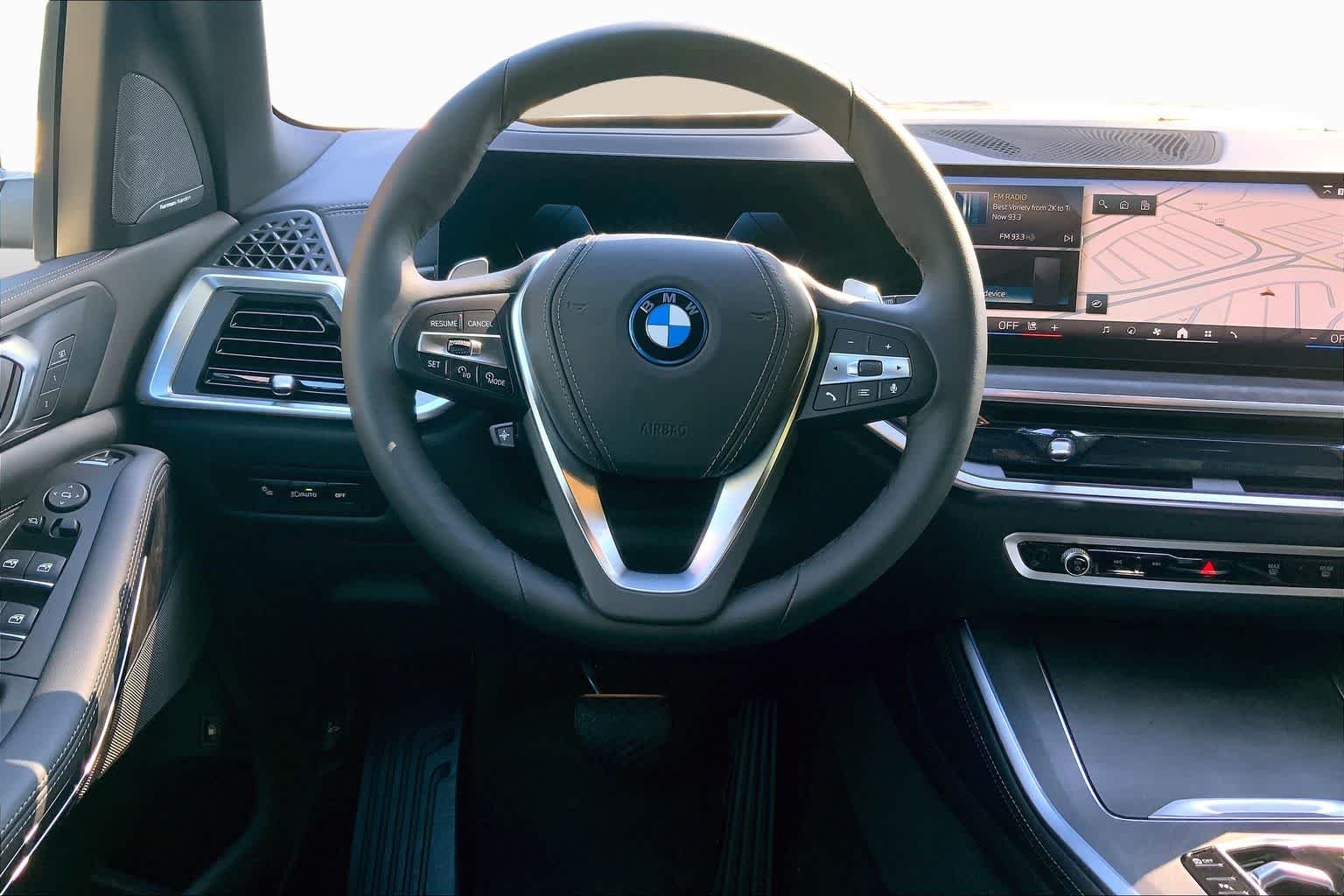 New 2026 Dravit Grey Metallic BMW xDrive50e image 8