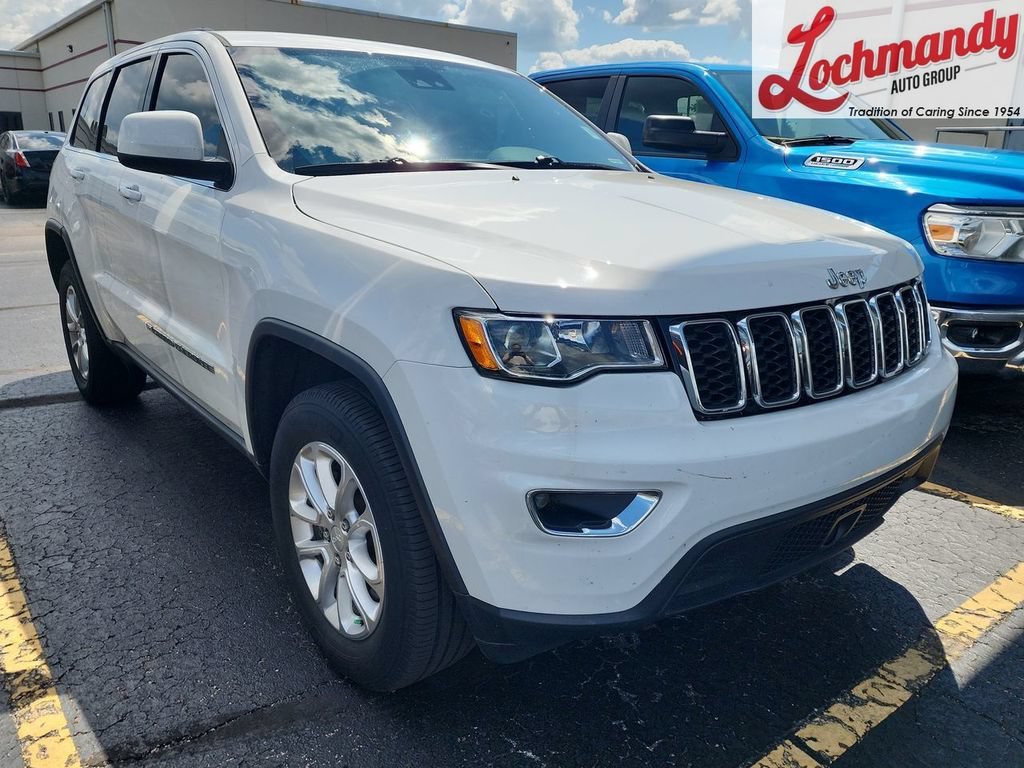 Used 2022  Jeep Laredo E image 1