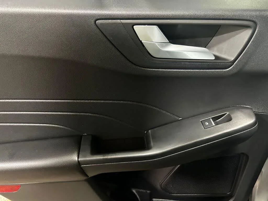 Used 2023 Iconic Silver Ford Platinum image 18