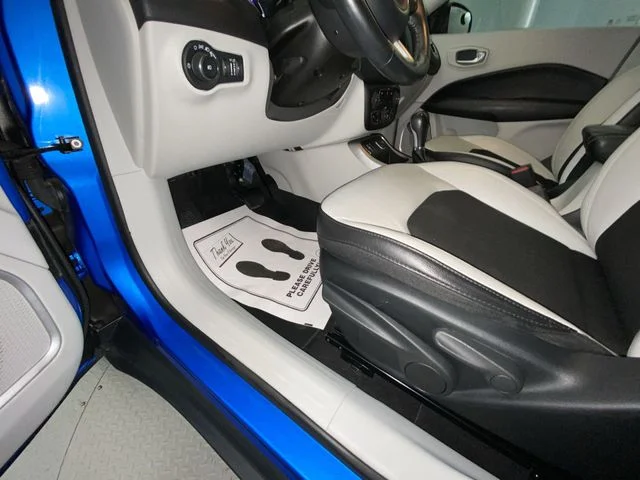 Used 2019 Blue Jeep Latitude image 12