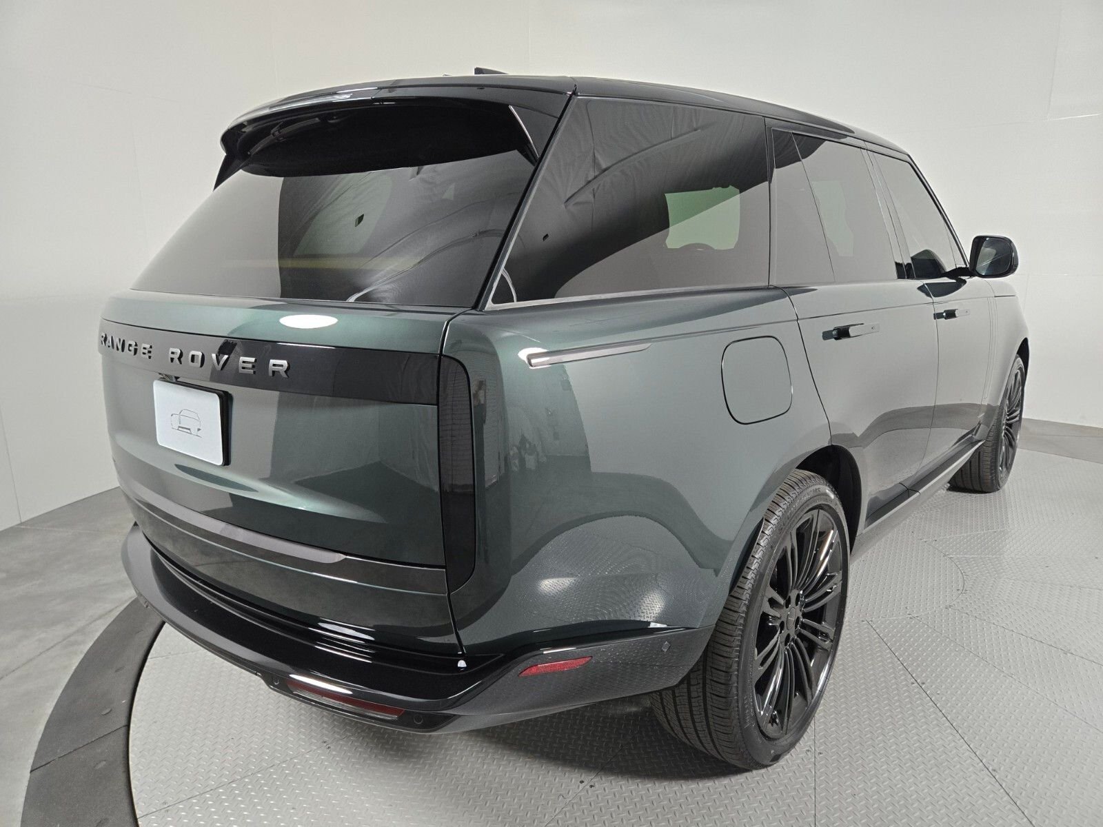 New 2026 Belgravia Green Land Rover SE image 2