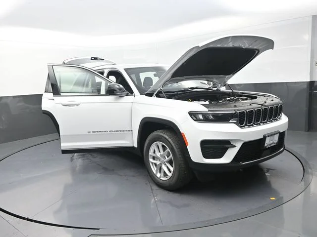 Used 2026 White Jeep Laredo X image 29