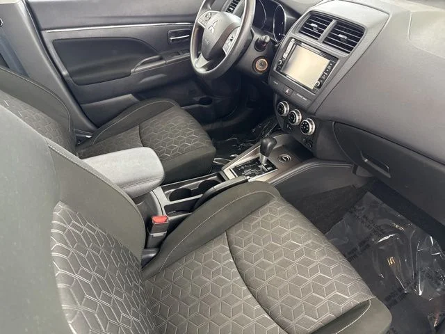 Used 2023  Mitsubishi 2.0 SE image 21