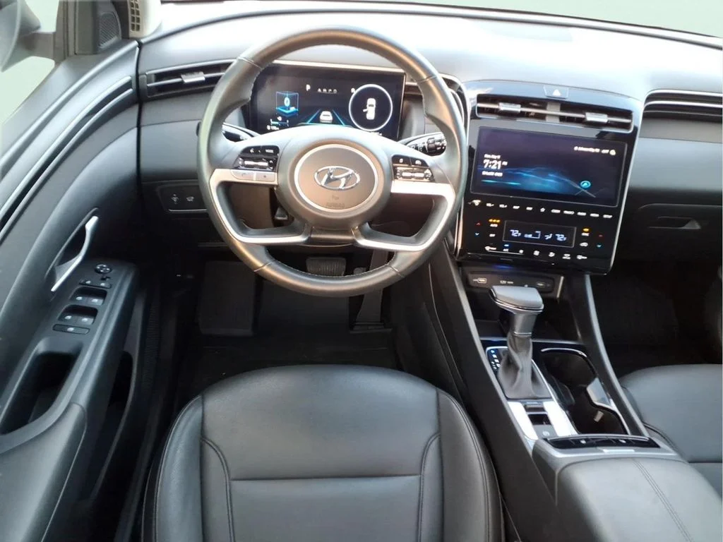 Used 2024 White Hyundai SEL image 19