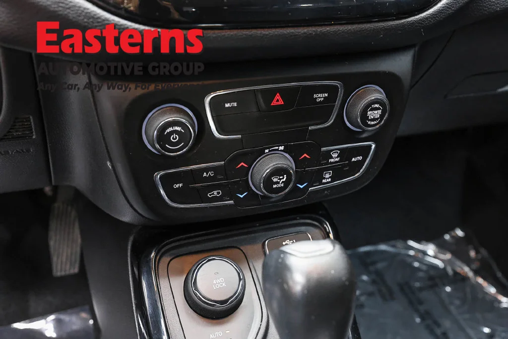 Used 2020 Silver Jeep Latitude image 21