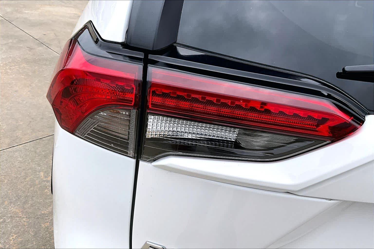 Used 2025 Ice Cap Toyota XLE image 29