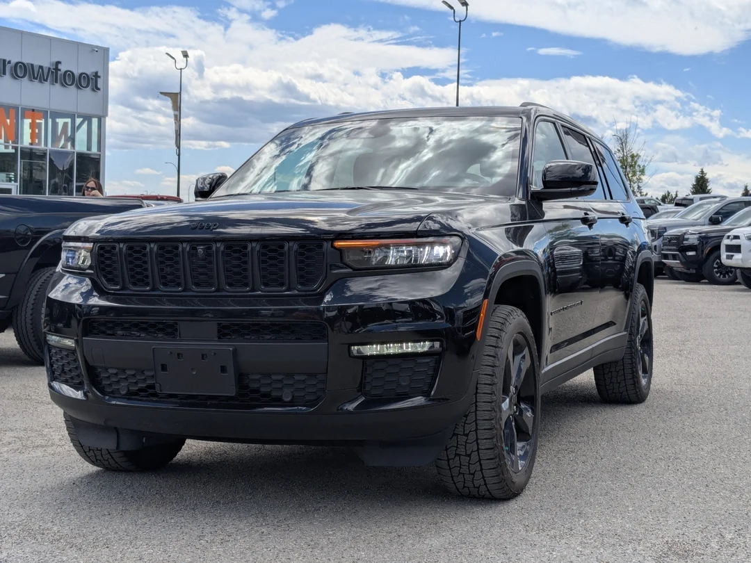 Certified Used 2025 Black Jeep Limited - - 4x4 - Luxury Tech II - Black Pkg - Command View Sunroof - Leather & More! image 4
