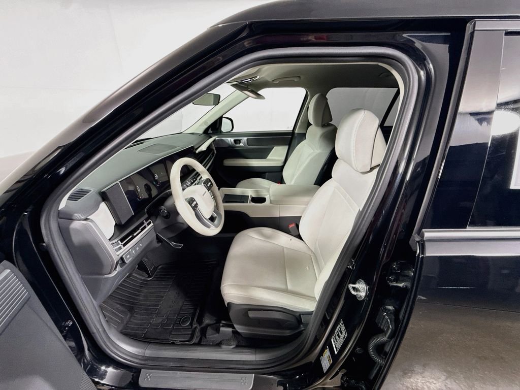 Used 2024 Phantom Black Hyundai SE image 18
