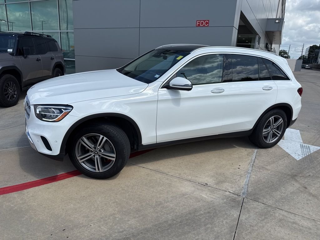 2022 Mercedes-Benz GLC GLC 300's photo