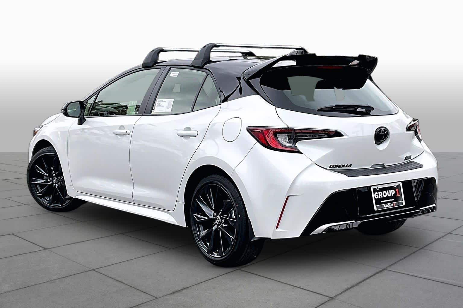 New 2026 Wind Chill Pearl/Midnight Black Metallic Toyota XSE image 12