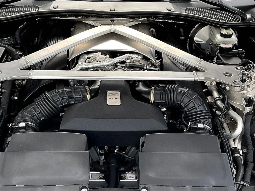 Used 2020  Aston Martin  image 27