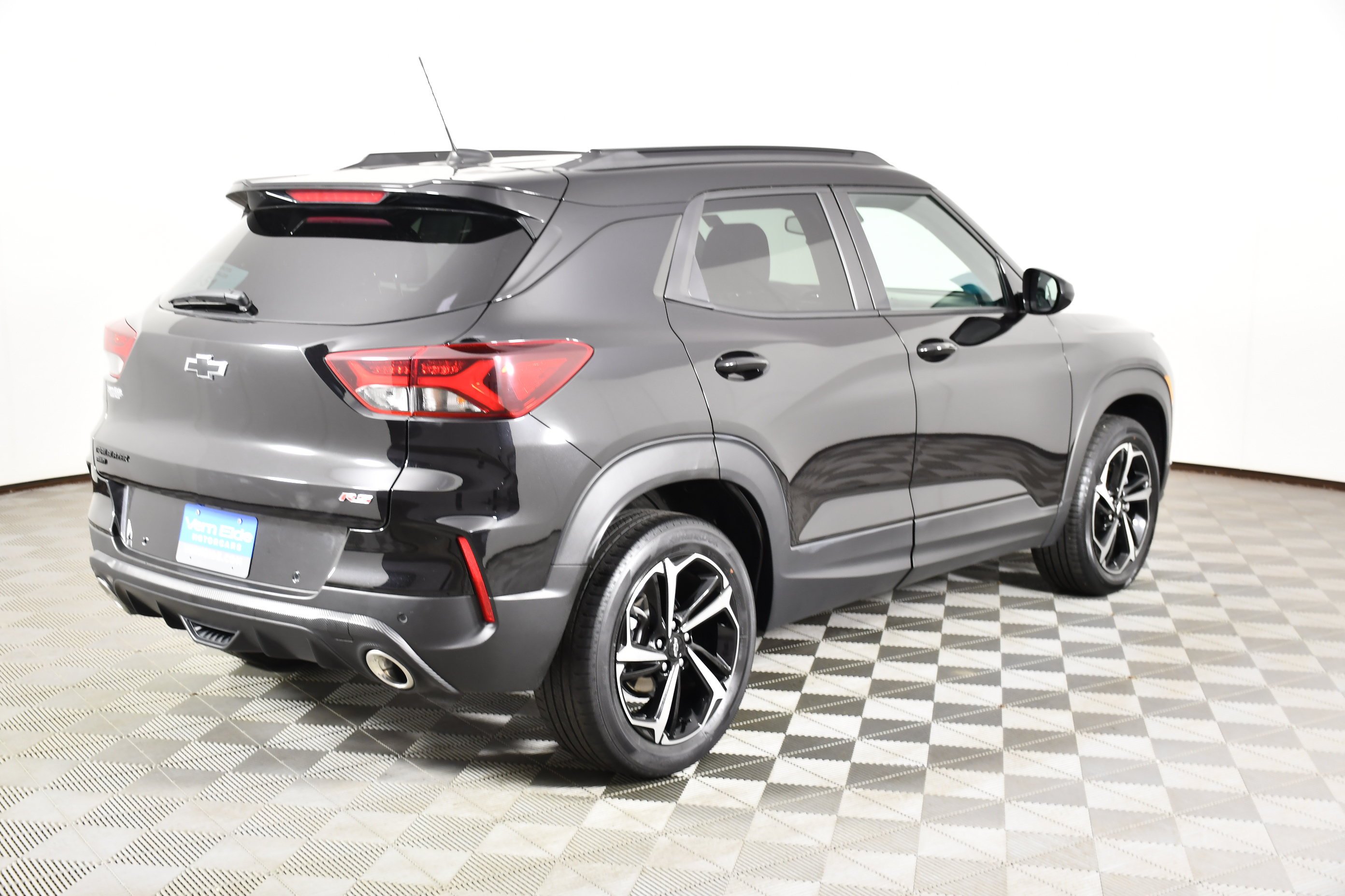 Used 2023 Mosaic Black Metallic Chevrolet RS image 6
