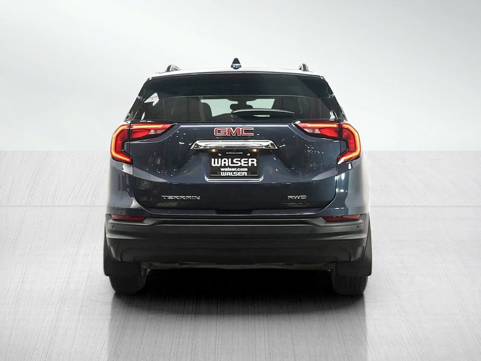 Used 2019 BLUE STEEL METALLIC GMC SLE image 4