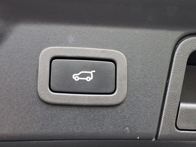 Used 2018  Land Rover SE R-Dynamic image 29