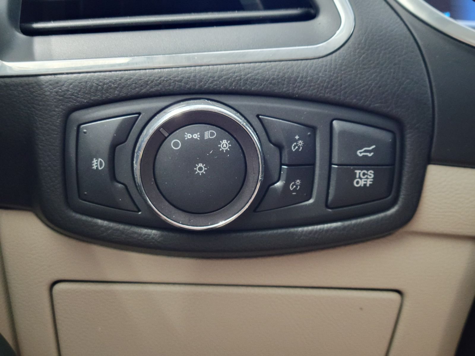 Used 2019 Red Ford Titanium image 14