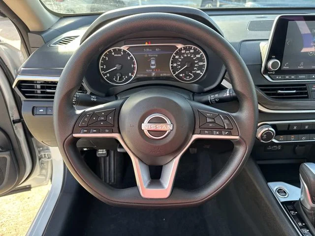 Used 2025 White Nissan 2.5 SV image 42