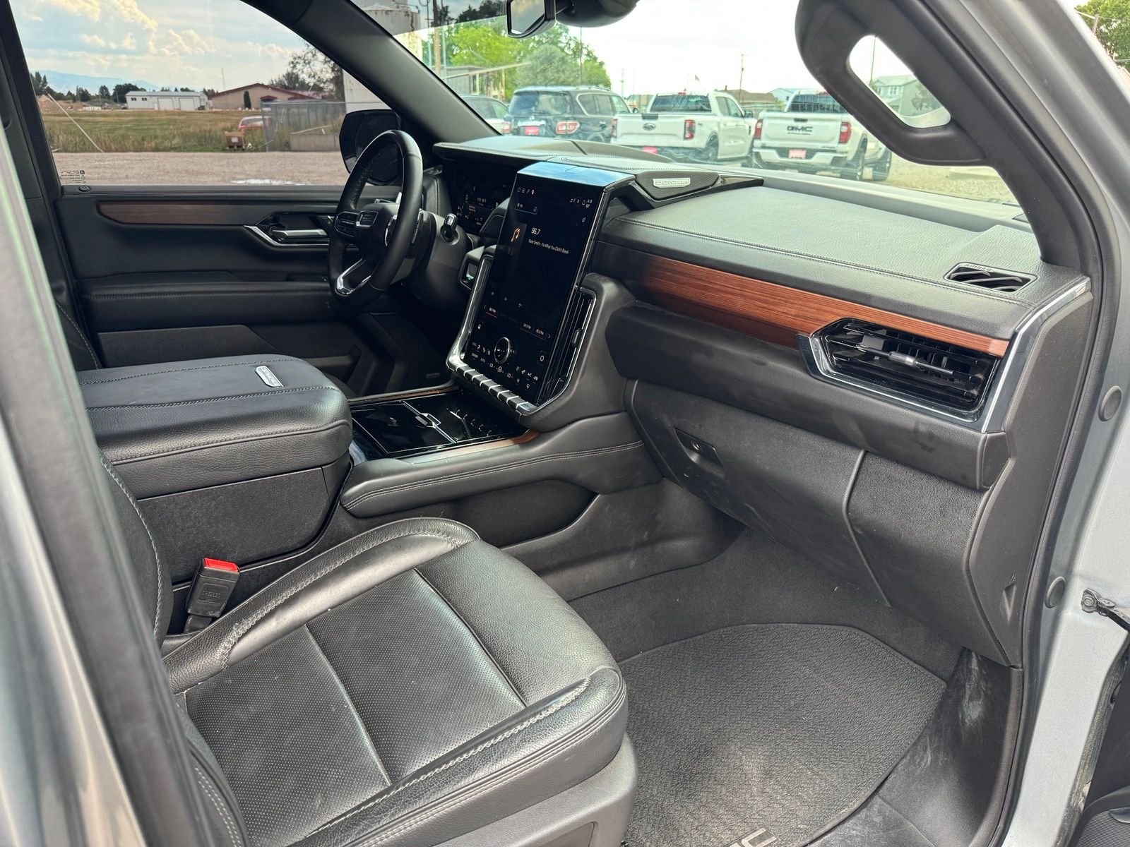 Used 2025 Silver GMC Denali image 19
