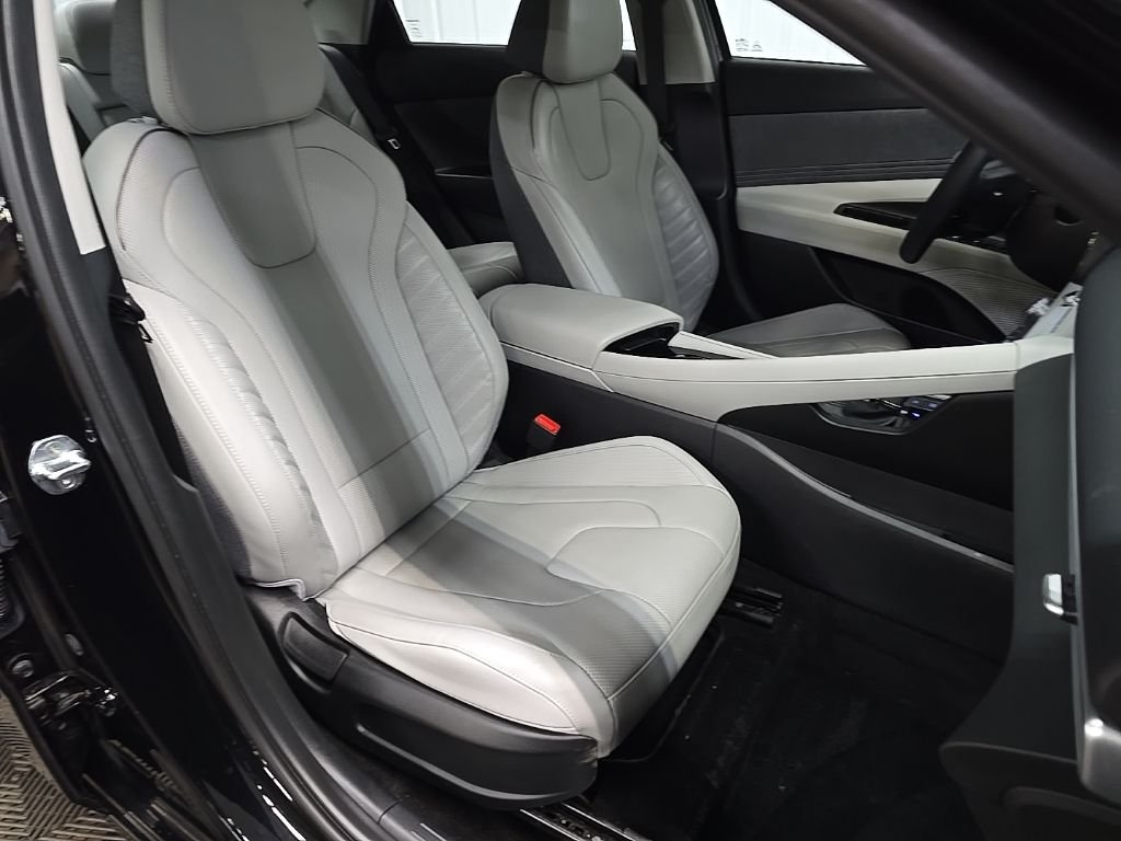 Used 2023 Black Hyundai Limited image 10