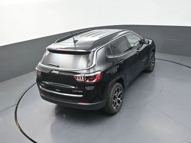 New 2026 Diamond Black Crystal Pearl-Coat Exterior Paint Jeep Limited image 17