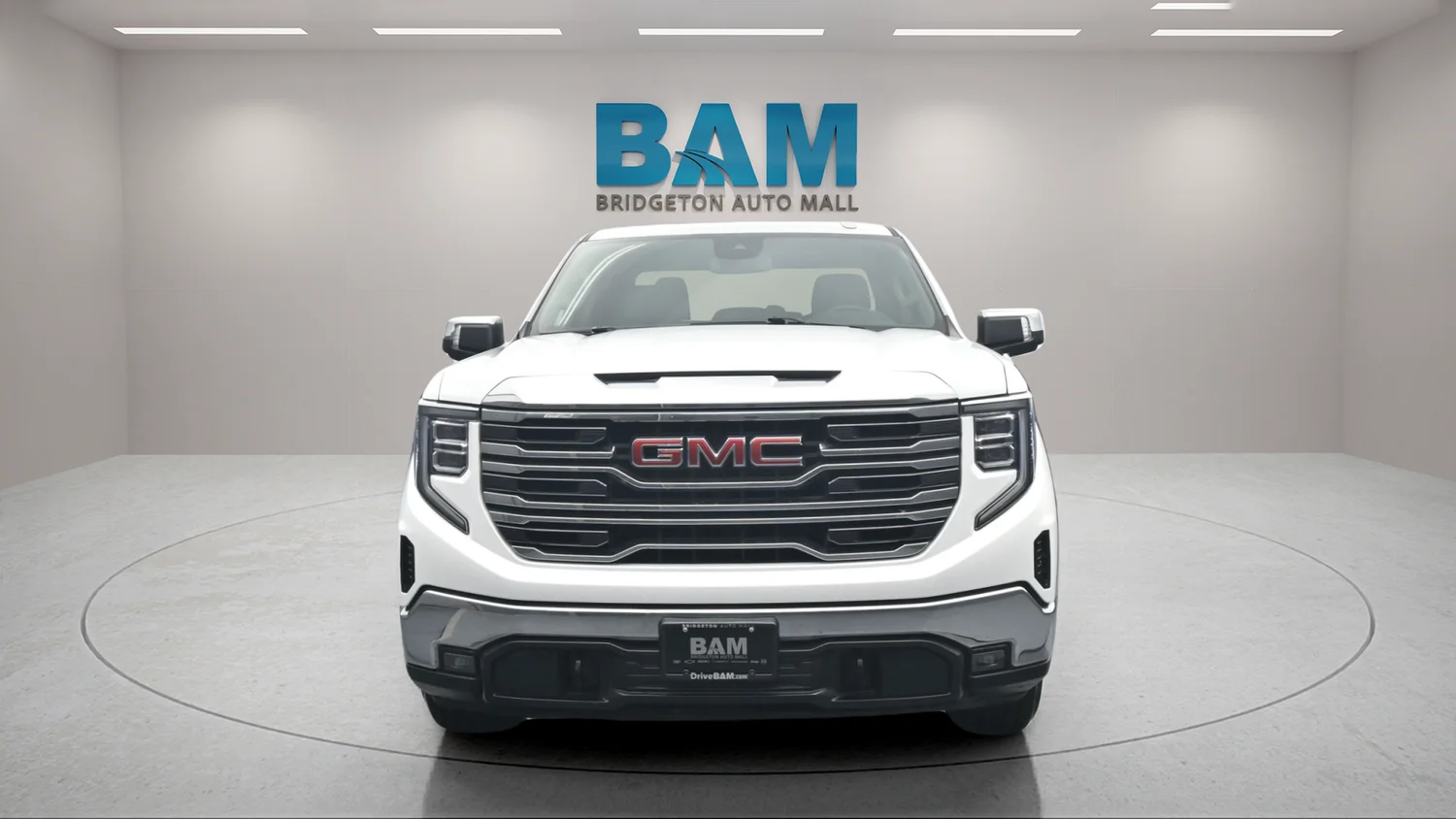 Used 2025 White GMC SLT image 3