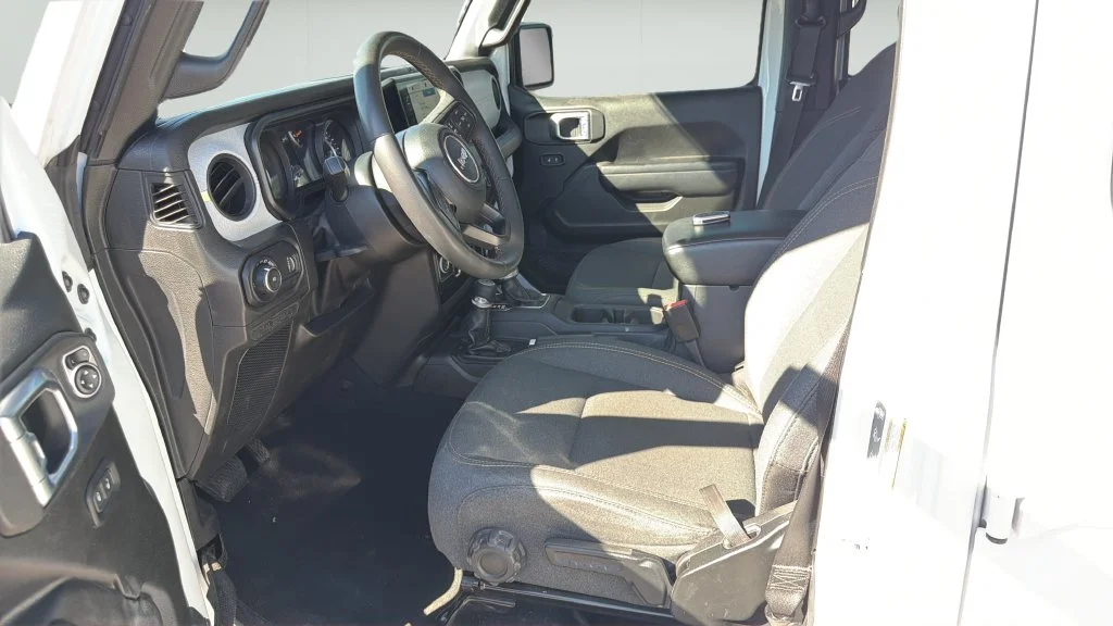 Used 2024 White Jeep Sport S image 17