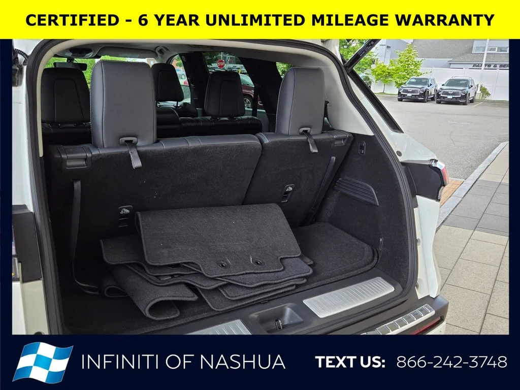 Certified Used 2023 White INFINITI LUXE image 22
