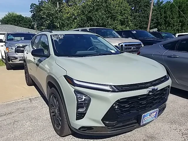 Used 2026 Cacti Green Chevrolet ACTIV image 4
