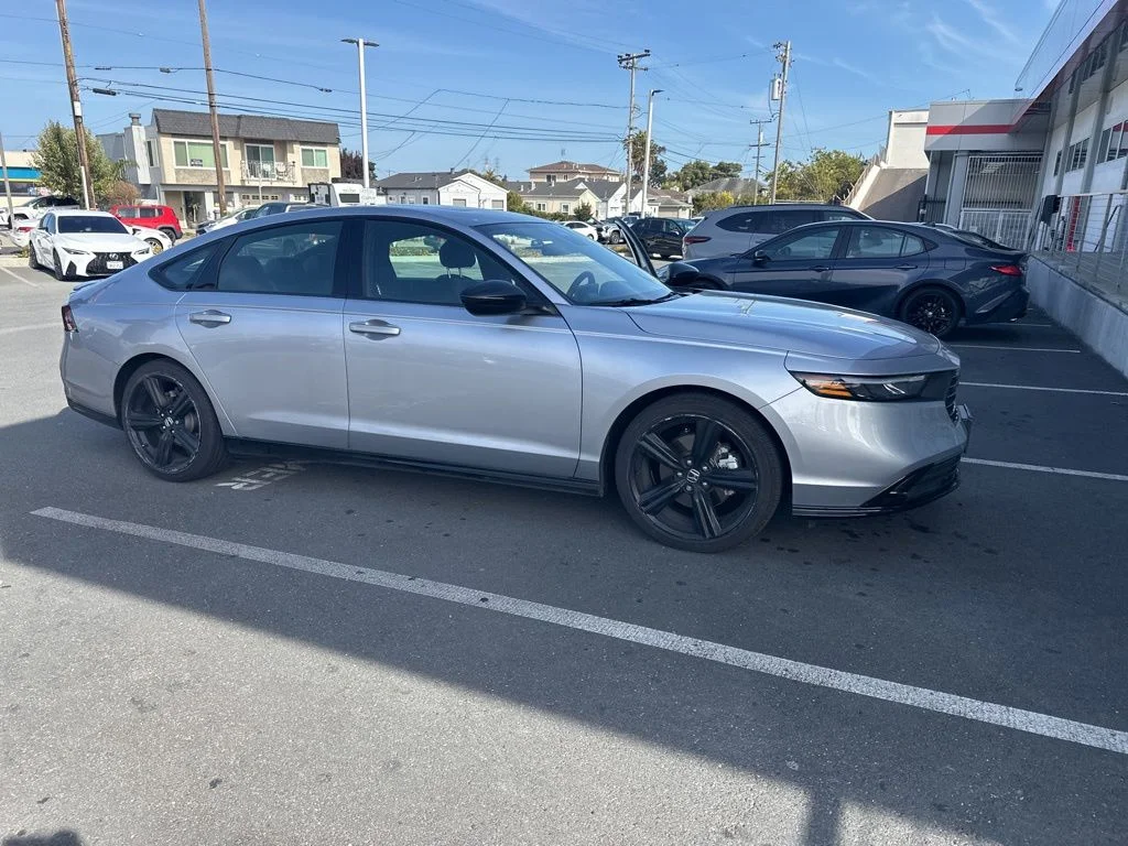Used 2025 Silver Honda Sport-L image 11